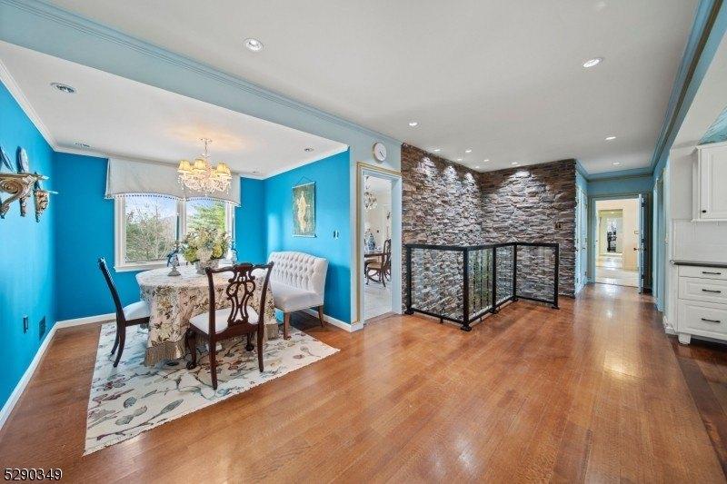 Breakfast Room - 1