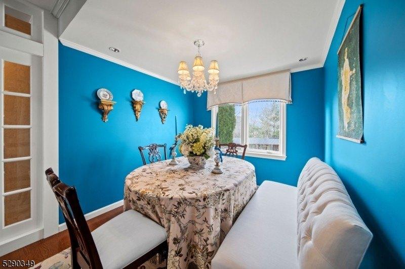 Breakfast Room - 2