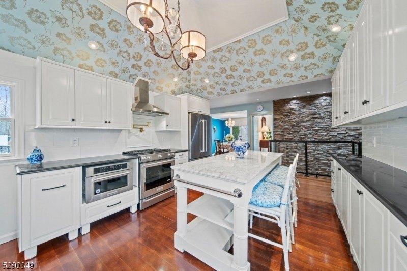 Eat in Kitchen - 1