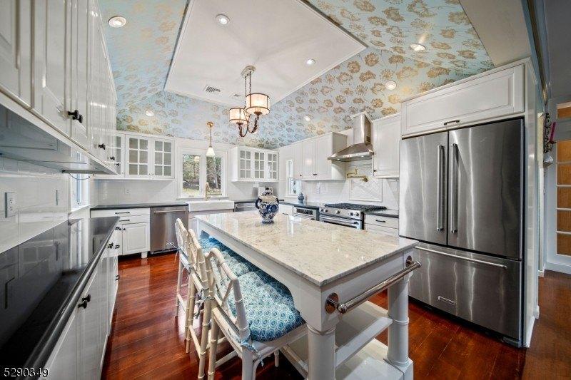 Eat in Kitchen - 2