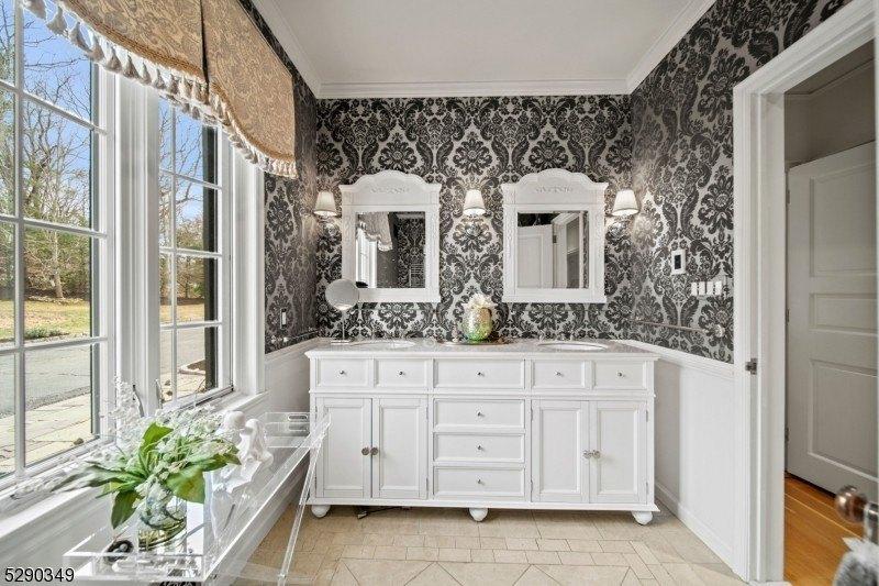 Family Full Bathroom - 2
