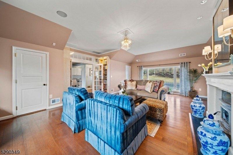 Family Room - 3