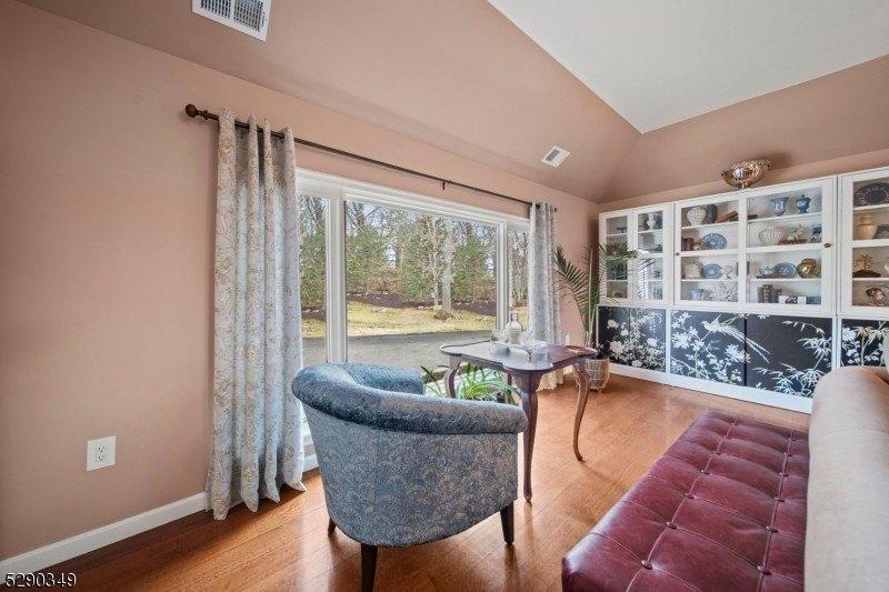 Family Room - 4